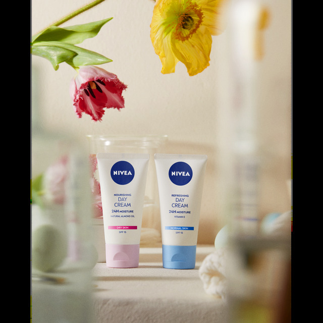 Nivea Moisturizing day cream for normal and combination skin SPF 15 Essential (Day Cream) 50 ml 50ml Moterims