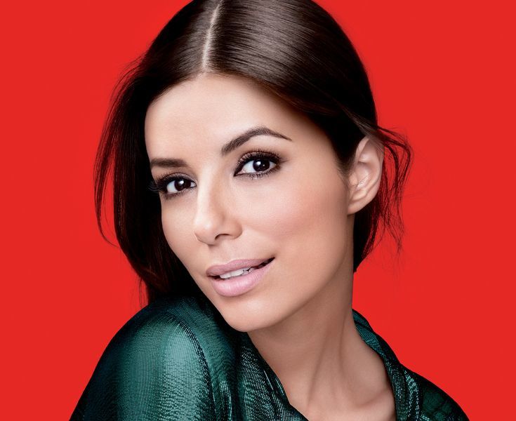 L&acute;Or&eacute;al Paris Hair concealer and gray hair re-growth Magic retouch (Instant Root Concealer Spray) 75 ml 13 Mahogany modeliavimo priemonė