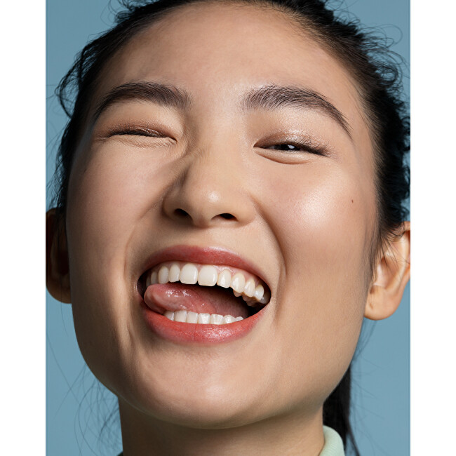 Labello Strawberry Shine Caring Lip Balm 4.8 g lūpų balzamas