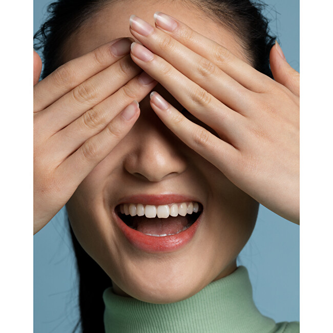 Labello Strawberry Shine Caring Lip Balm 4.8 g lūpų balzamas