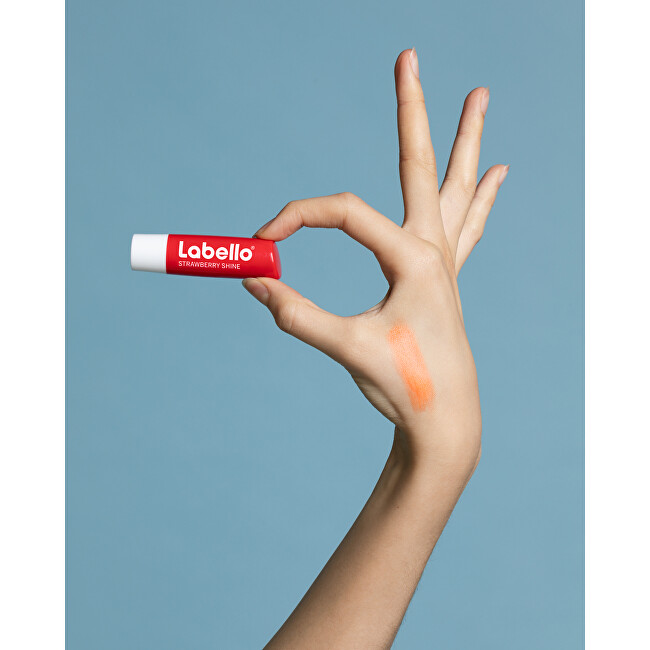 Labello Strawberry Shine Caring Lip Balm 4.8 g lūpų balzamas