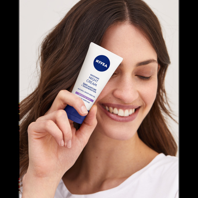 Nivea Essential Soothing Night Cream (Night Cream) 50 ml 50ml vietinės priežiūros priemonė