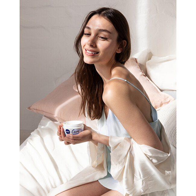 Nivea Nourishing Cream for the Skin and Body Care (Intensive Nourishment) 50ml kojų priežiūros priemonė