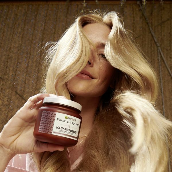 Garnier Gentle moisturizing mask for sensitive hair and scalp Botanic Therapy Oat Delicacy ( Hair Remedy) 34 340ml atstatomoji plaukų priežiūros priemonė