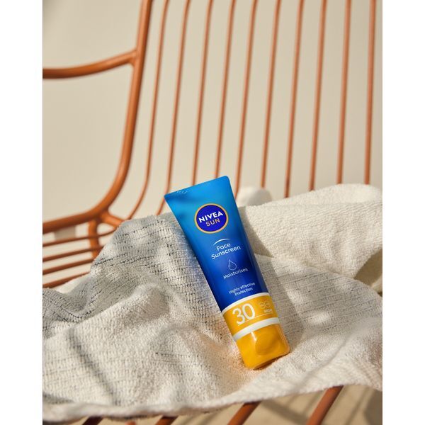 Nivea Moisturizing skin cream for tanning SPF 30 50 ml 50ml veido apsauga