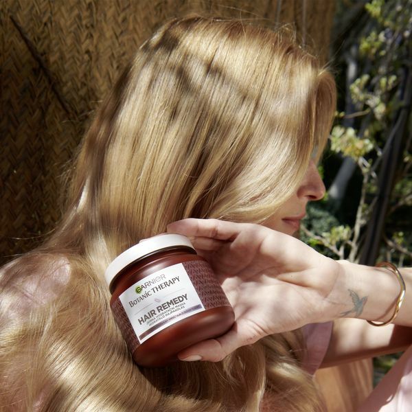 Garnier Gentle moisturizing mask for sensitive hair and scalp Botanic Therapy Oat Delicacy ( Hair Remedy) 34 340ml atstatomoji plaukų priežiūros priemonė