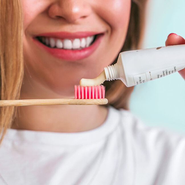 My White Secret Soft Bamboo Toothbrush dantų &scaron;epetėlis