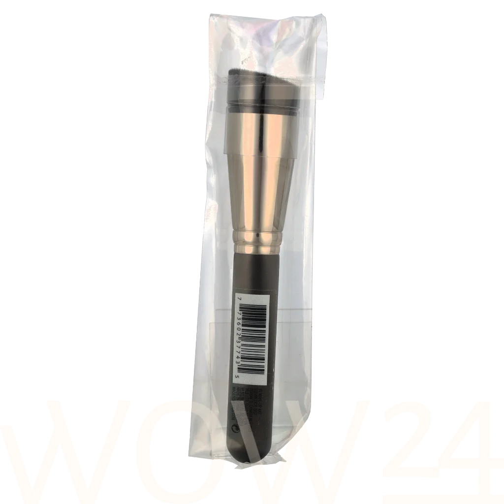 MAC MAC Slanted Flat Top Foundation Brush 1 piece natūrali veido odos priežiūros priemonė